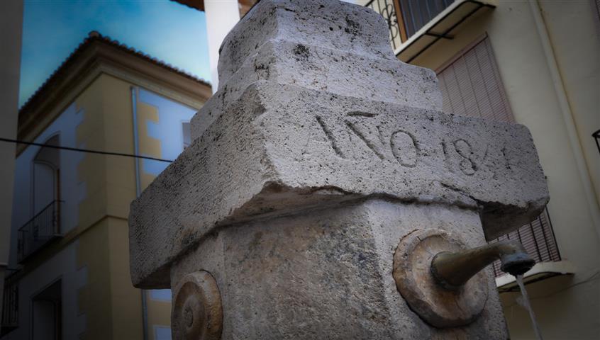 FUENTE REAL DE LA PLAZA DE ROCA - Fuente muy sencilla diseñada para